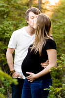 Maternity couple photoshoot kissing and sharing a moment